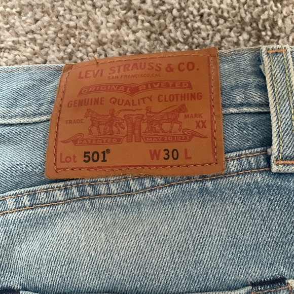 Men’s Levi 501 Shorts - Picture 9 of 9